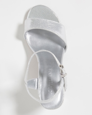 Barely There Sandal E Fit