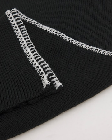 Black Hooded Contrast Stitch Scarf