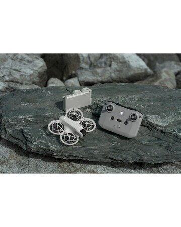 DJI Neo Drone - Fly More Combo