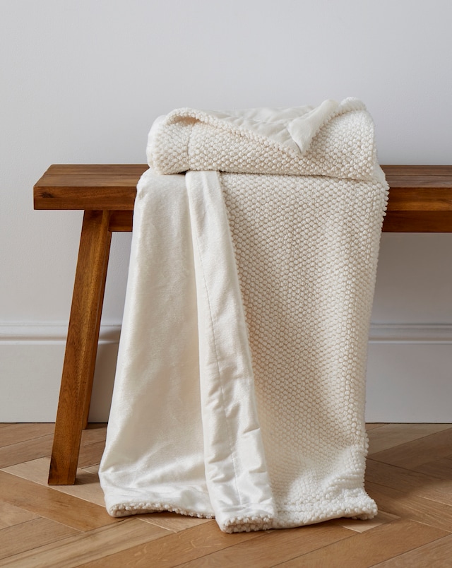 Bobble Fleece Throw - Cream