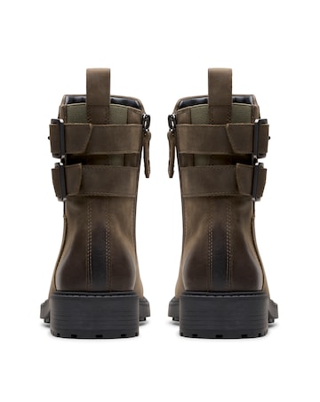 Clarks Orinoco2 Bay Buckle Chunky Leather Boot Standard Fit