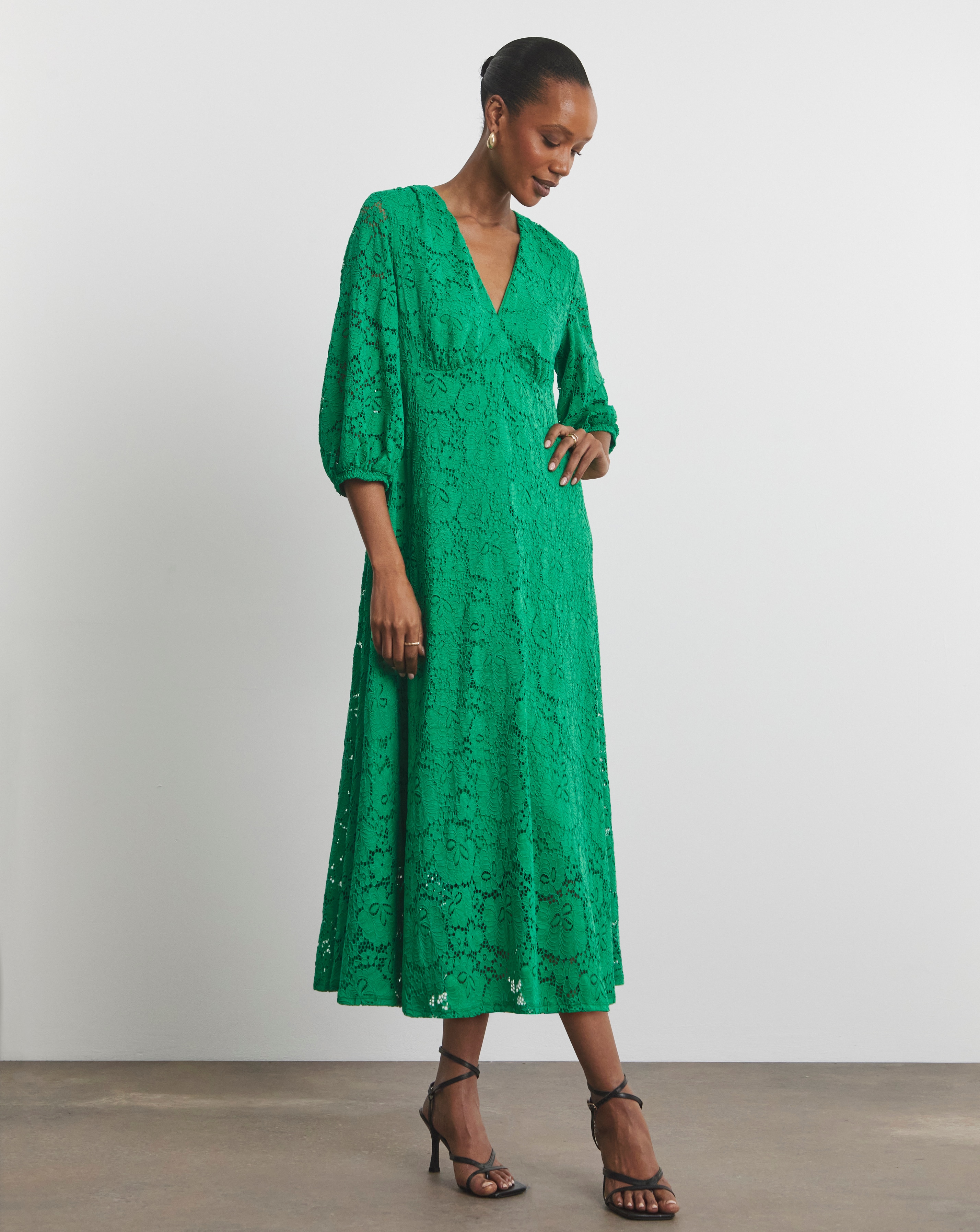 prom dresses with lace sleeves Dark Green Princess Short Sleeves Long Prom Dresses V-Neck Lace Evening Dresses with Soft Pleats main image 1
