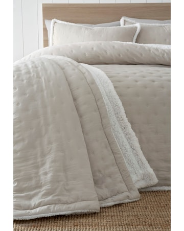 Catherine Lansfield Cosy Nori Sherpa Bedspread