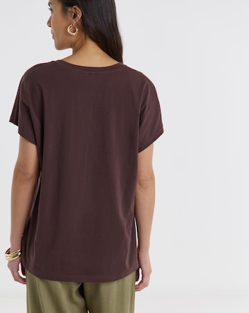 THE V NECK T-SHIRT