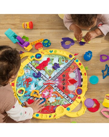 Play-Doh Fold & Go Playmat Starter Set with 19 Accessories