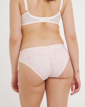 Freya Daydreaming Brief