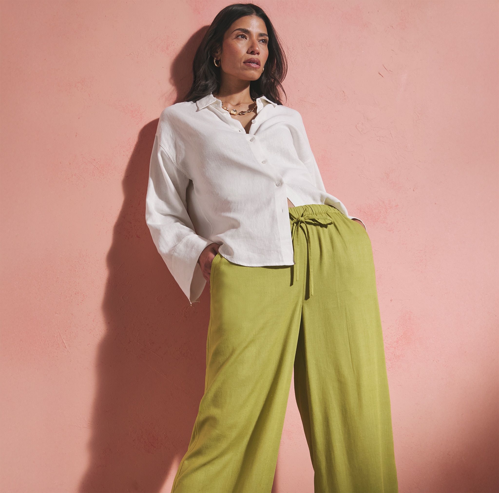Lady wearing lime green linen trousers