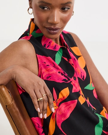 Dipped Back Sleeveless Shirt