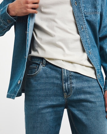 Straight Fit Stretch Jean Mid Wash