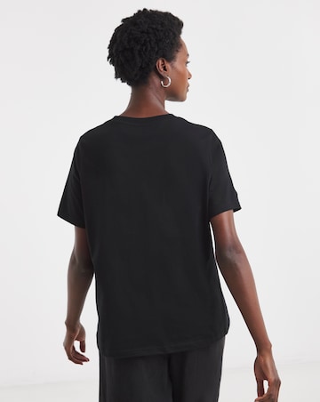 Lace Bow Placement T-Shirt