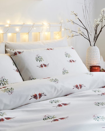 Kissing Robin Mistletoe Duvet Cover Set