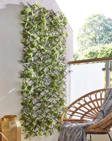 Pre-Lit Solar Ivy Trellis