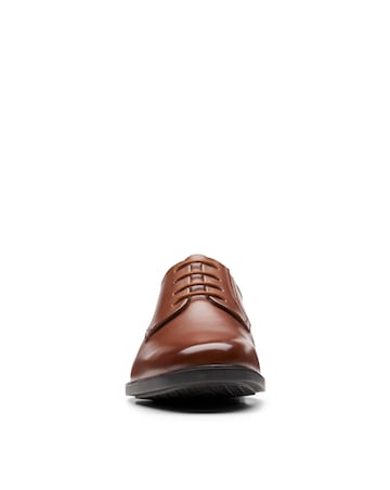 Clarks Howard Edge Wide Fit Shoe - Tan