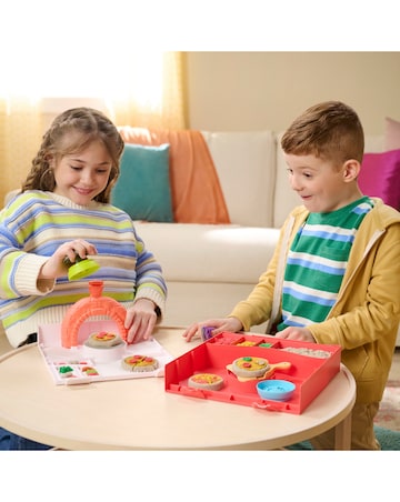 Kinetic Sand Squish Pizza