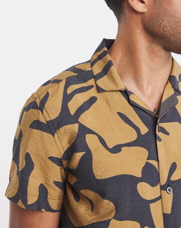 Leaf Crinkle Revere Collar Shirt