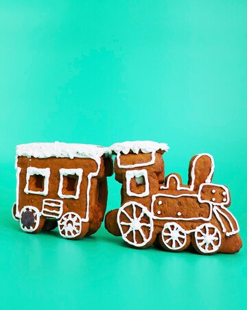 Treat Kitchen DIY Gingerbread Train