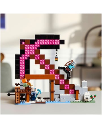 LEGO Minecraft The Pickaxe Mine Gamer-Room Decor, Axe Building Toy 21277
