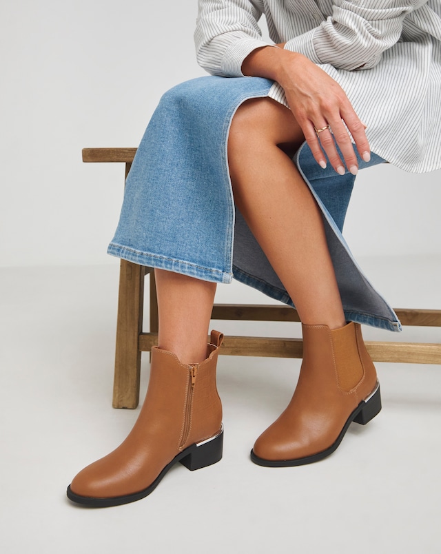 Heavenly Soles Danica Heeled Chelsea Boots - Extra Wide Fit (EEE)