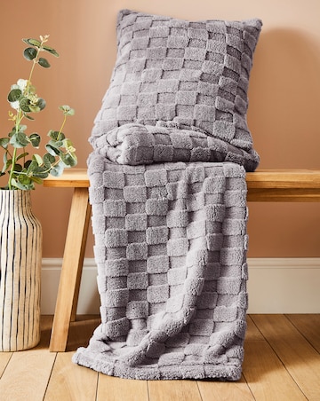 Gray & Osbourn Chequerboard Fleece Throw