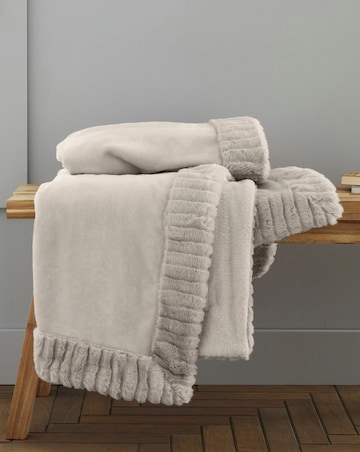 Catherine Lansfield Velvet Faux Fur Cosy Throw