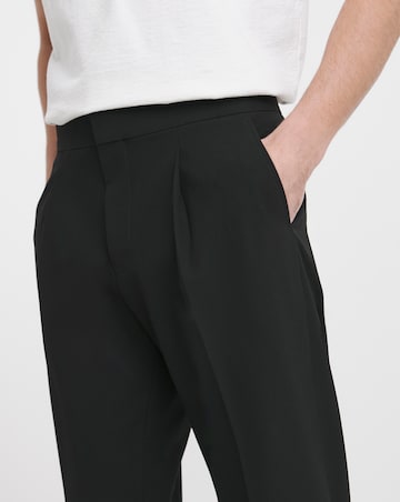 Tailored Loose Fit Pleat Stretch Trouser