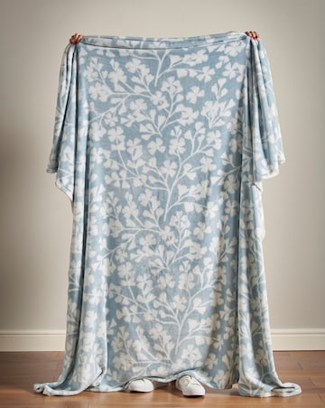 Catherine Lansfield Brooke Floral Throw