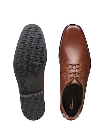 Clarks Howard Walk Shoes - Tan