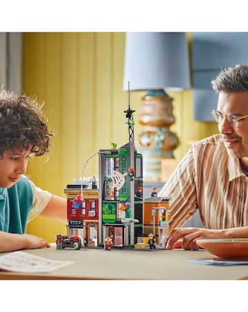 LEGO Marvel Spider-Man vs. Oscorp, Kids' Super Hero Building Kit Gift 76324