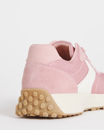 Akira Retro Runner Trainer - Wide Fit (E)