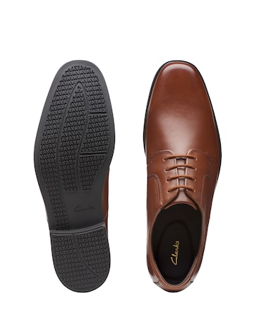 Clarks Howard Edge Wide Fit Shoe - Tan