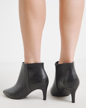 Cairns Kitten Heel Pointed Toe Ankle Boot - Extra Wide Fit (EEE)