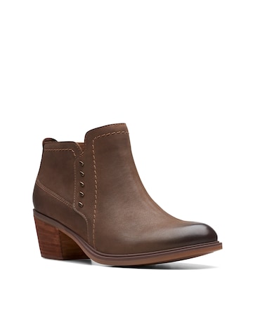 Clarks Neva Leather Chelsea Boots Wide Fit