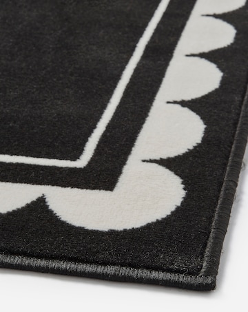 Maestro Scalloped Border Rug