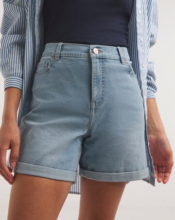 Super Light Wash 24/7 Mid Shorts
