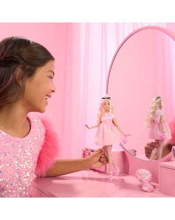 Barbie Deluxe Style Fashion Doll