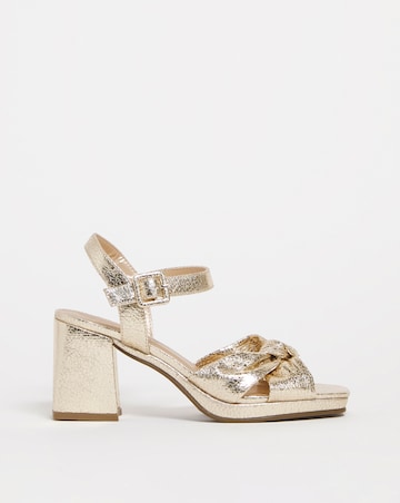 Knotted Vamp Platform Sandal E Fit