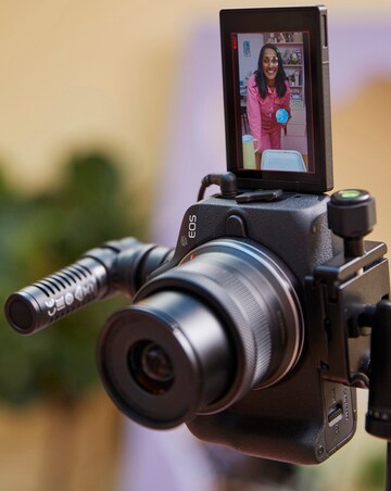 Canon EOS R50 APS-C Mirrorless Camera inc RF-S 18-45mm Lens Creator Kit - Black