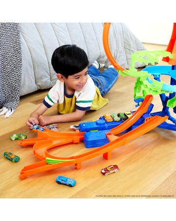 Hot Wheels Stunt Tracks Motorised Big Air Crash