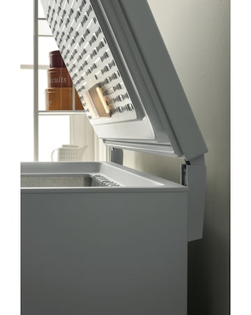 Hotpoint CS2A300HFA1 300L Chest Freezer - White