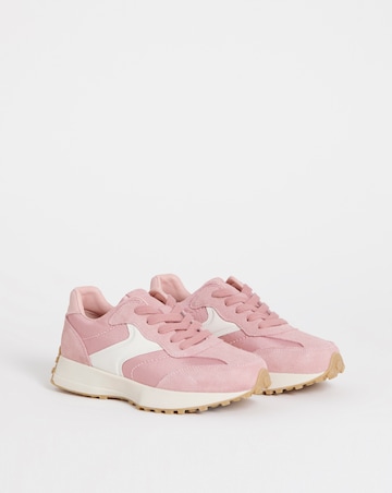 Akira Retro Runner Trainer - Wide Fit (E)