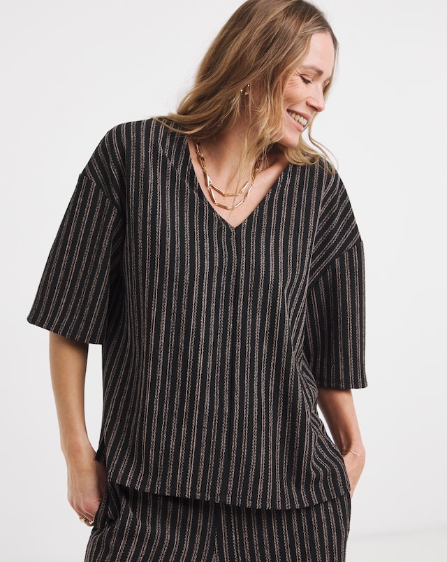 Mono Textured Stripe V-Neck Half Sleeve Top