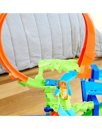 Hot Wheels Stunt Tracks Motorised Big Air Crash