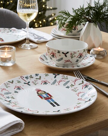 Merry Berries & Bows Nutcracker 12 Piece Dinner Set