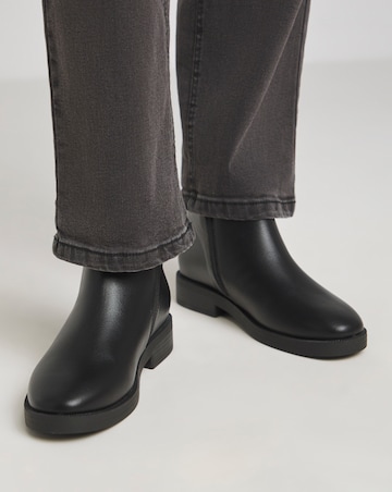 Verity Classic Zip Detail Ankle Boot - Wide Fit (E)