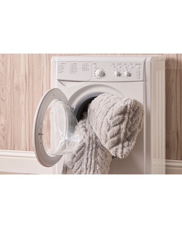 Hugglenad Cable Knit V-Shaped Cushion