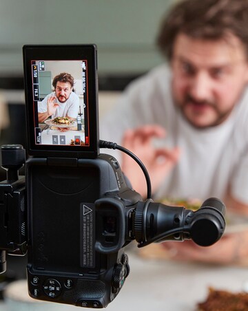 Canon EOS R50 APS-C Mirrorless Camera inc RF-S 18-45mm Lens - Black