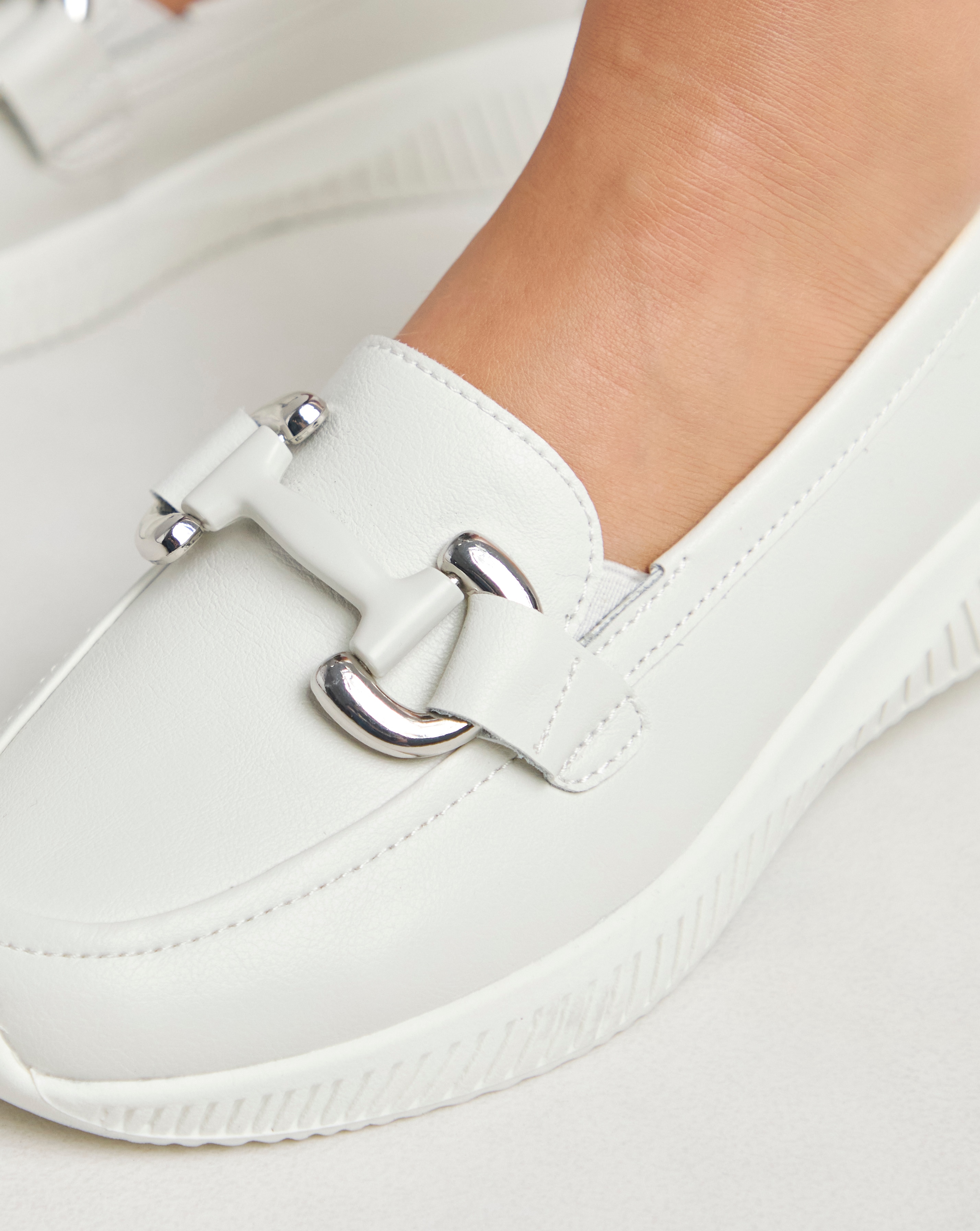 36Trois Heel Loafers ホワイト ポインテッドトゥ Heavenly Soles Lynn Sporty Loafers With Trim - Wide Fit (E) | JD