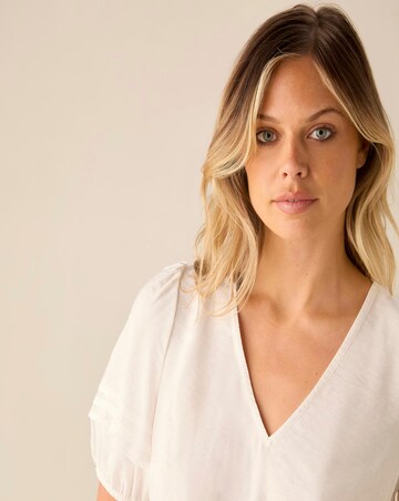 Ro&Zo White Pleat Sleeve Top