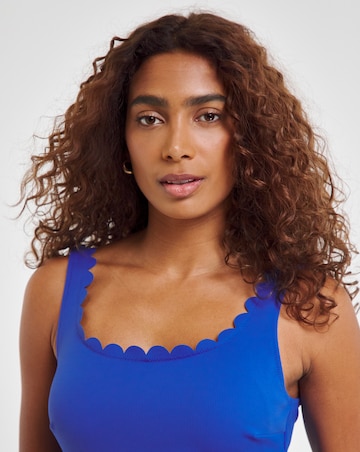 MAGISCULPT Medium Control Contour Me Scalloped Swimsuit