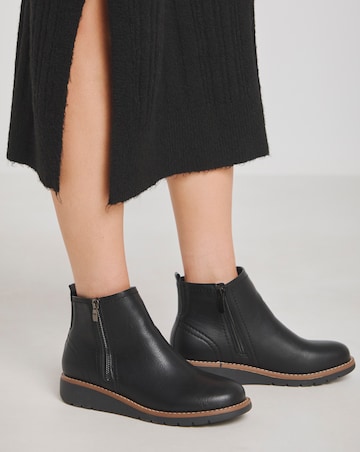 Heavenly Soles Erin Classic Low Wedge Chelsea Boots - Wide Fit (E)